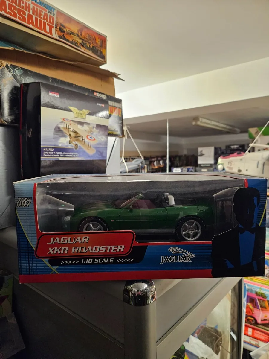Corgi Minichamps James Bond Jaguar 1.18 - Image 1