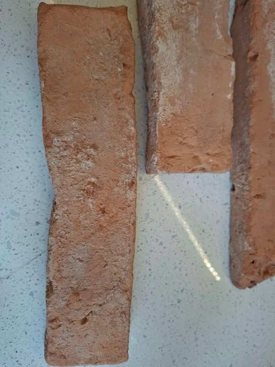 Brick slips 103 pieces left, Job Lot - Image 2