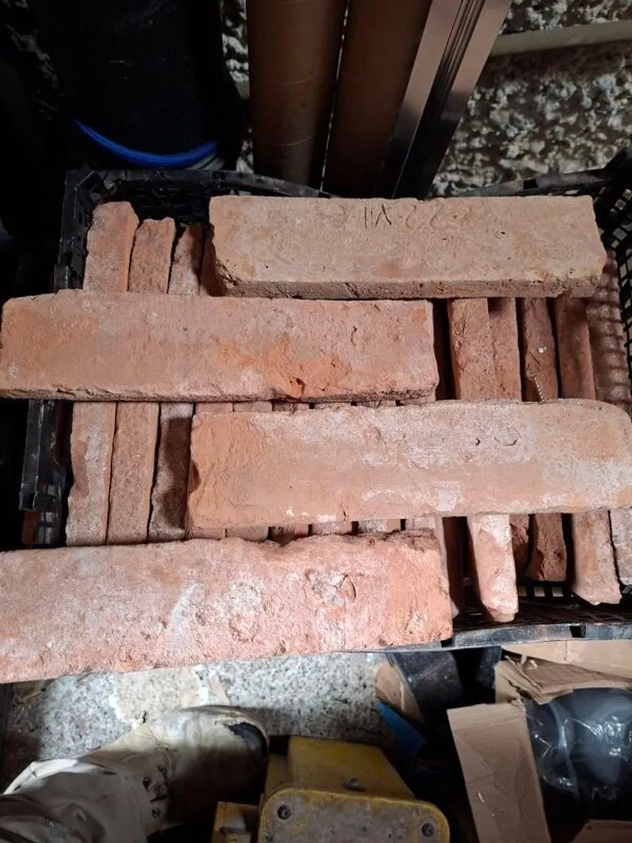 Brick slips 103 pieces left, Job Lot - Image 3