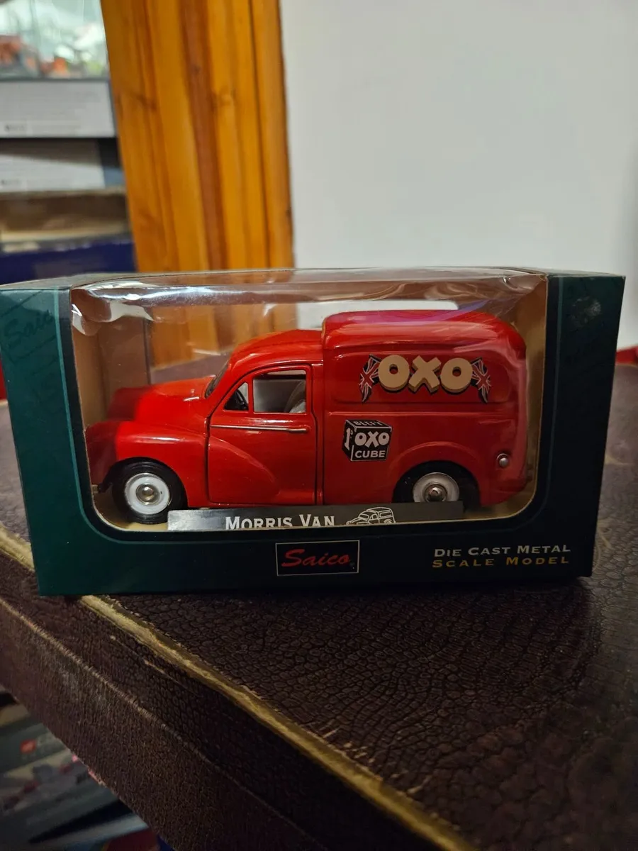 Corgi Saico Morris Minor OXO Van - Image 2