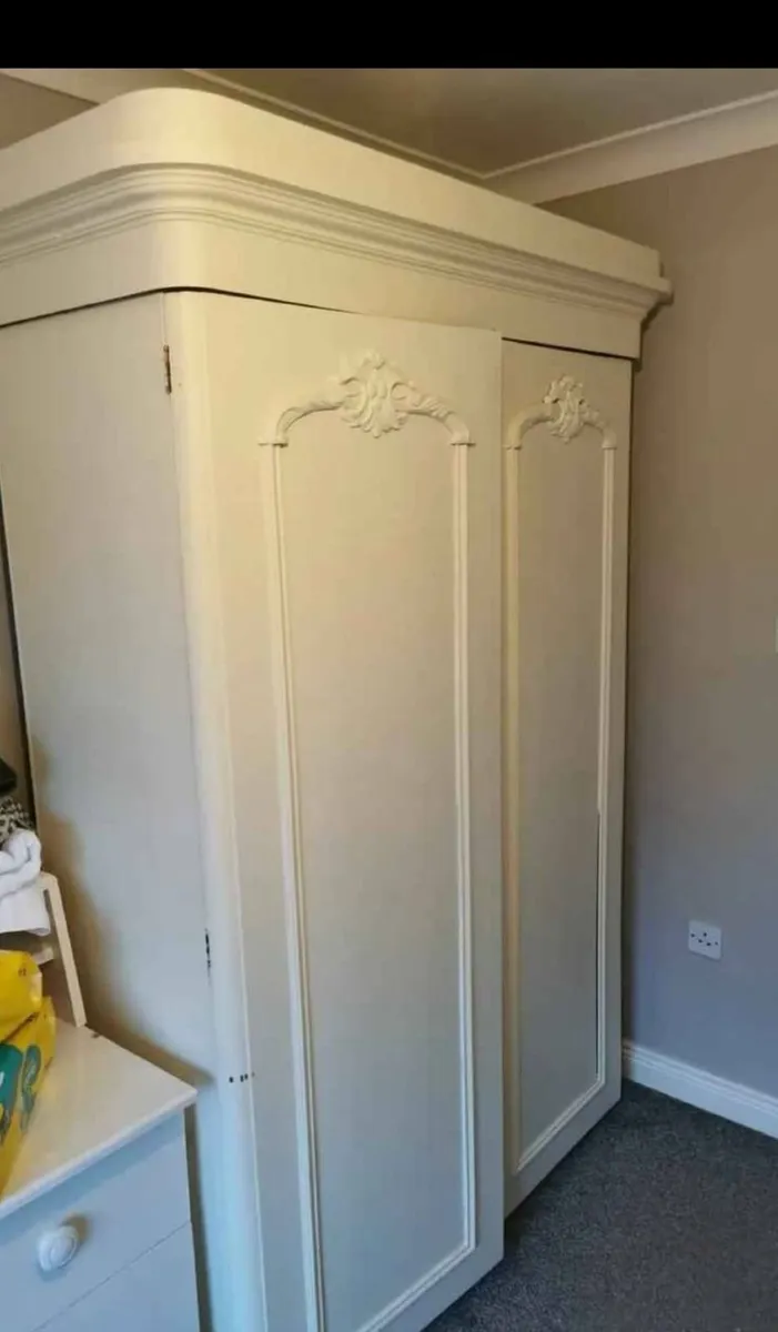 Antique wardrobe - Image 2
