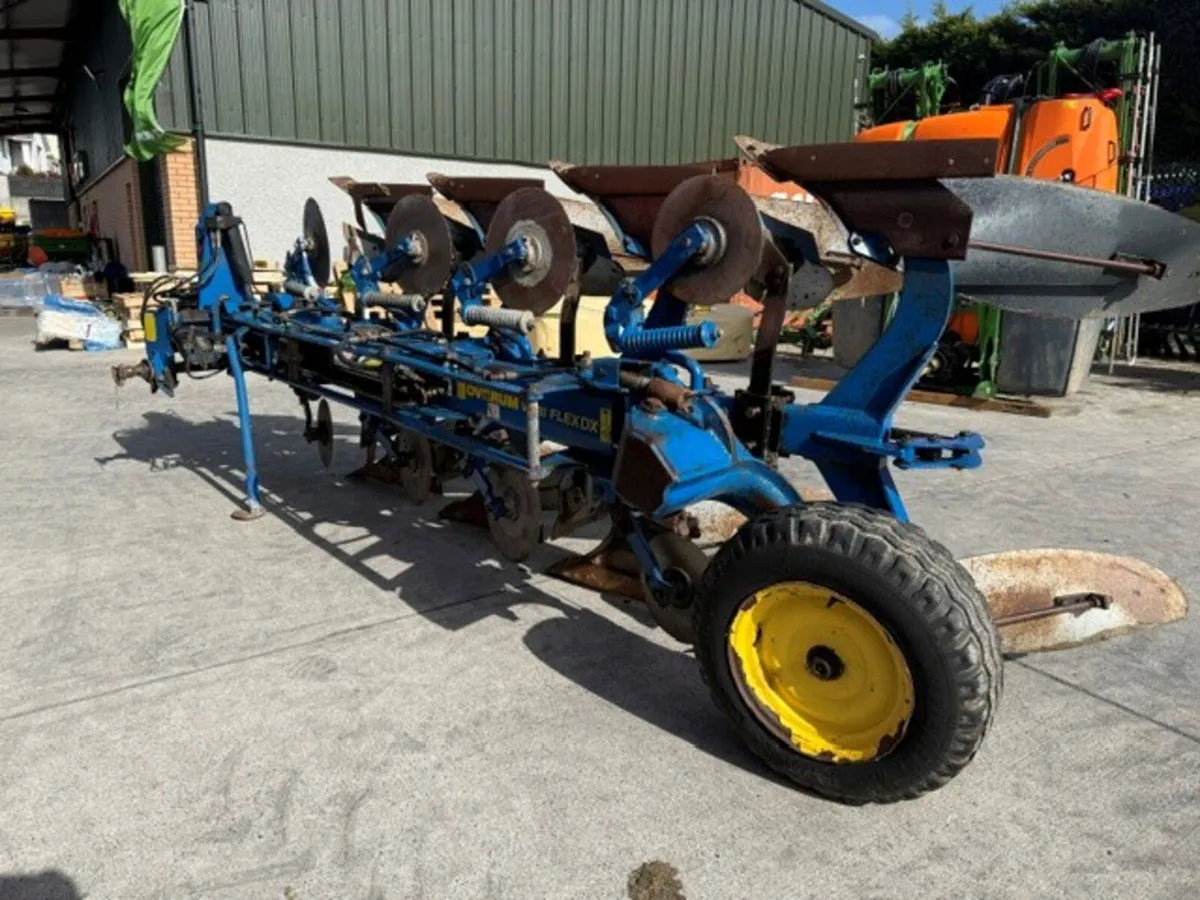 Used Overum DX490H Hyd Vari Width Plough - Image 1