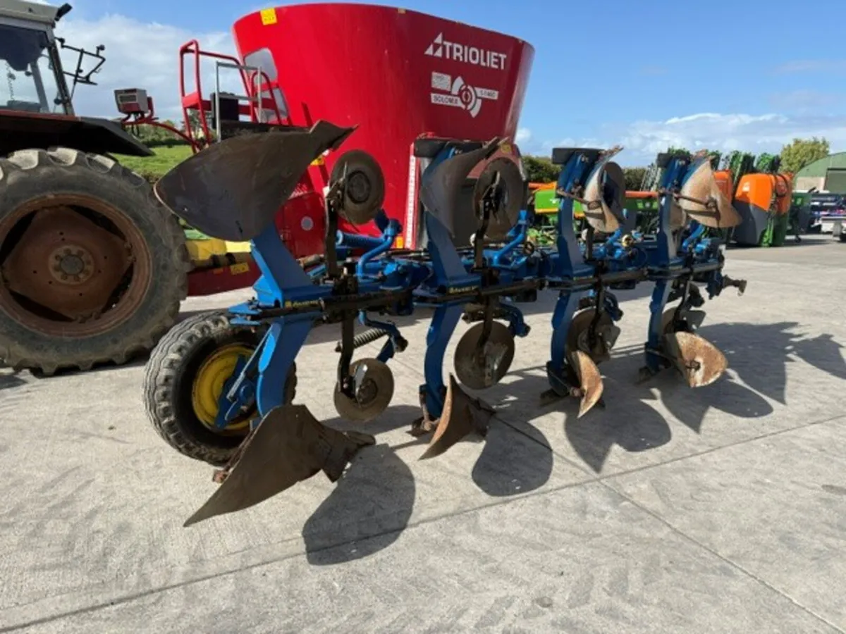 Used Overum DX490H Hyd Vari Width Plough - Image 2