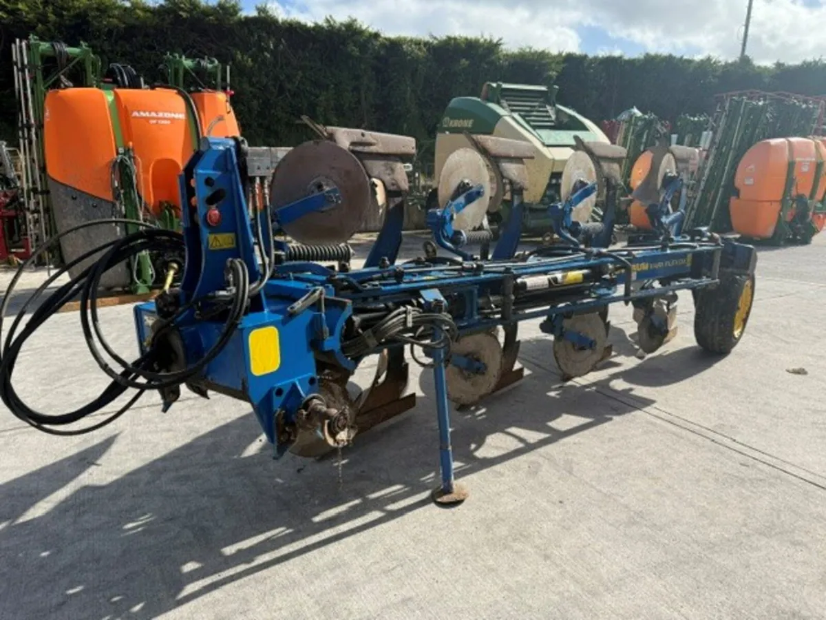 Used Overum DX490H Hyd Vari Width Plough - Image 4