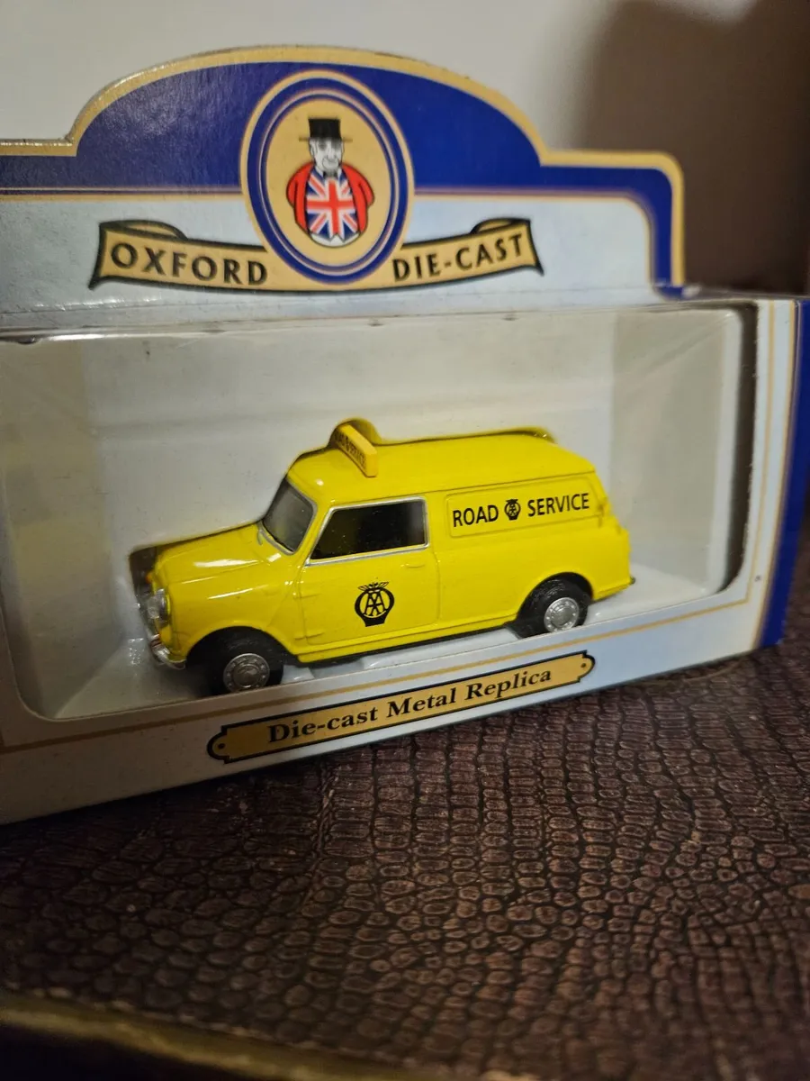 Corgi Oxford Mini Van - Image 1