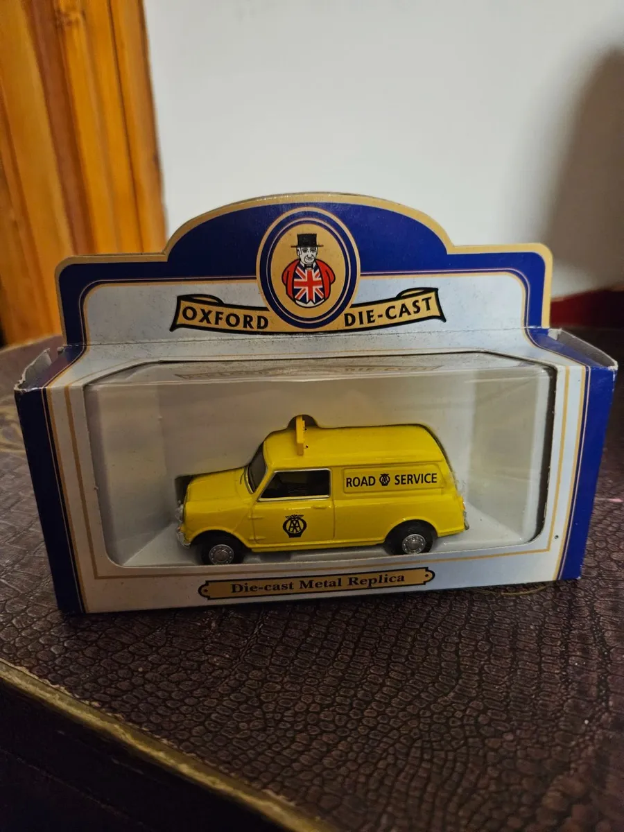 Corgi Oxford Mini Van - Image 2