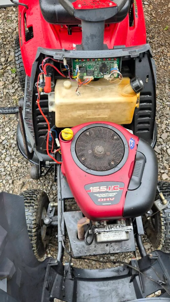 Castelgarden ride on mower - Image 4