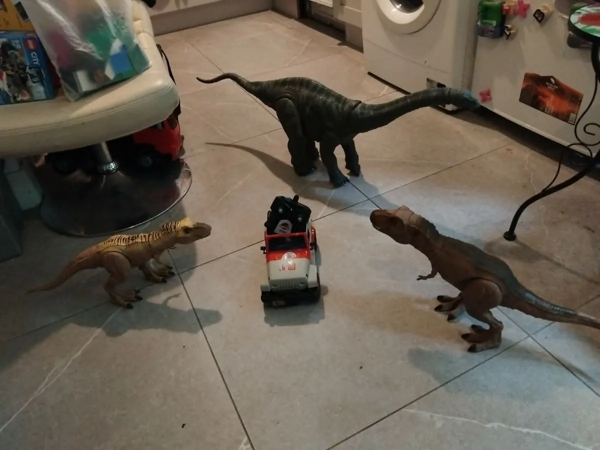 Jurassic Large Toys Job Lot - Image 2