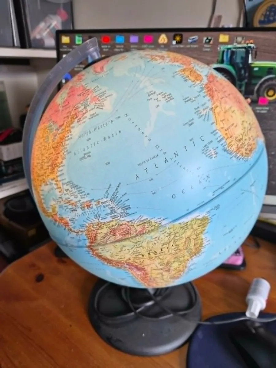 world globe - Image 2