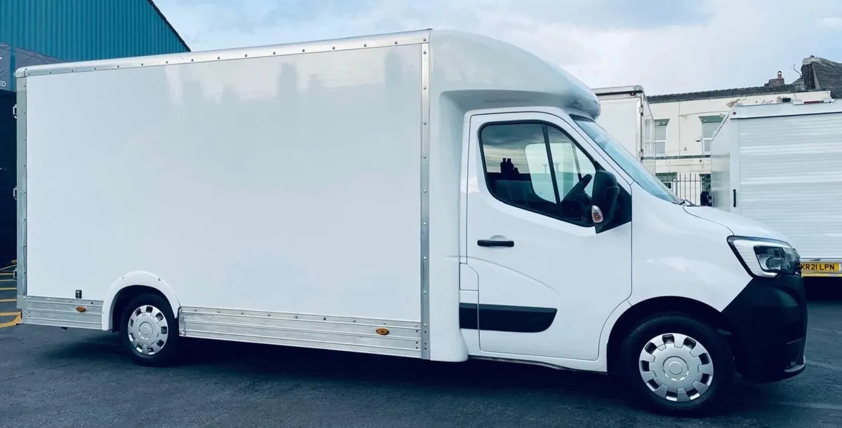 2021 Renault Master Low Loader Van - Image 4