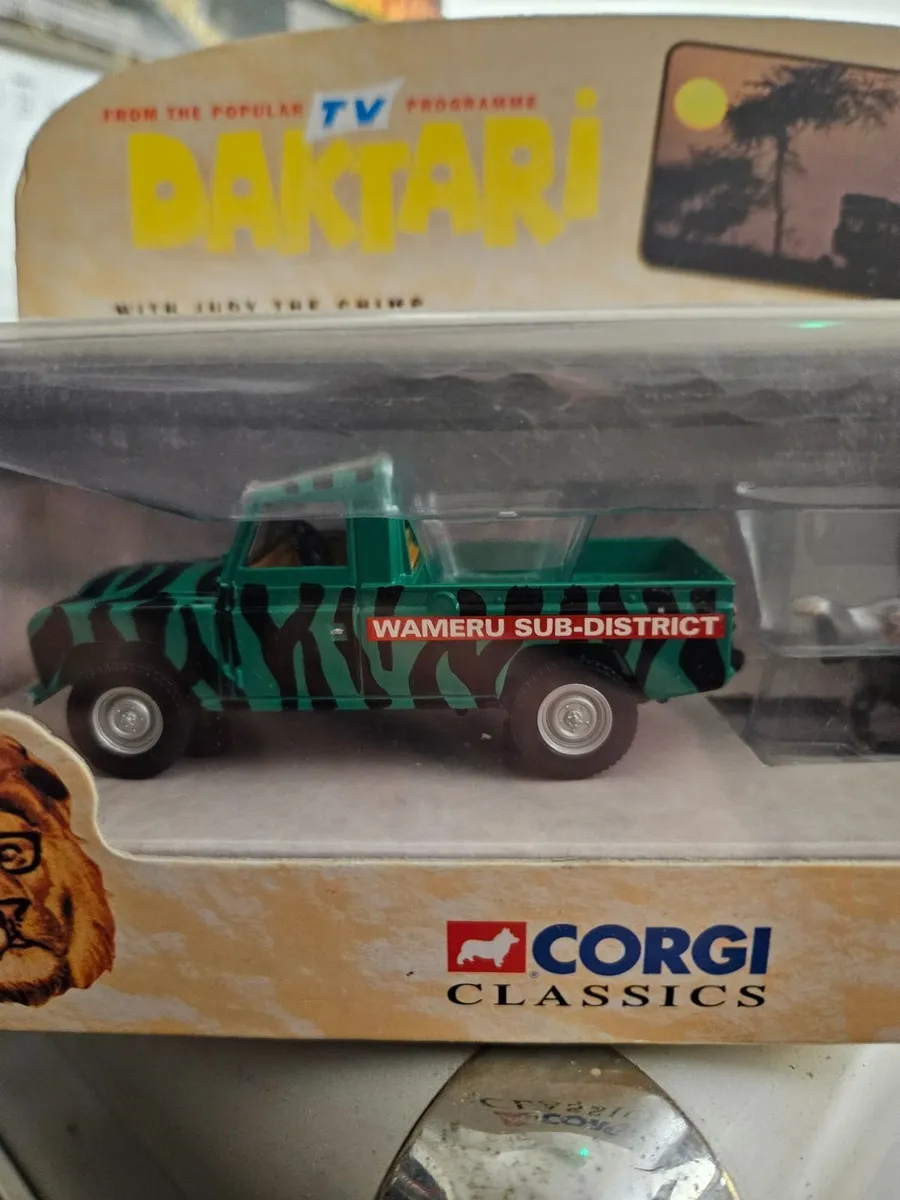 Corgi Daktari Landrover - Image 2