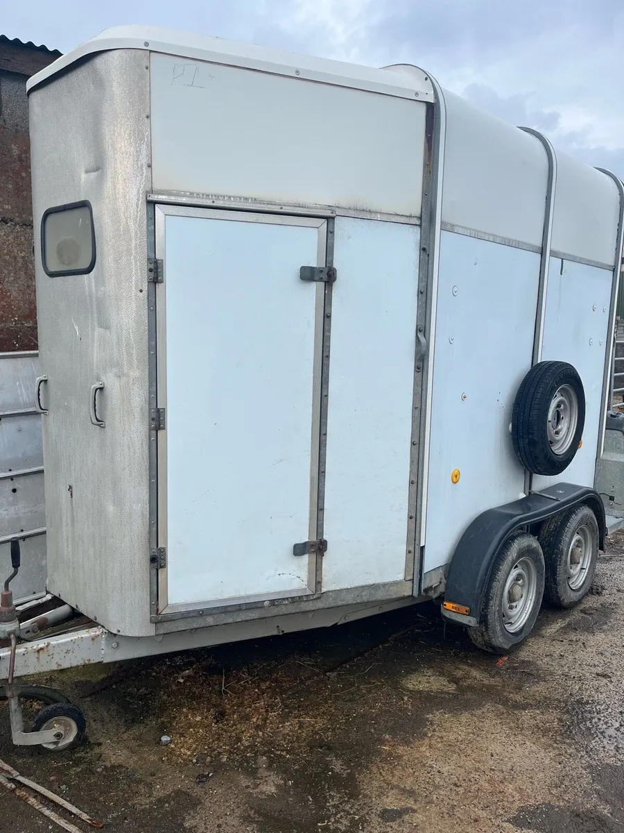 Horse box - Image 1