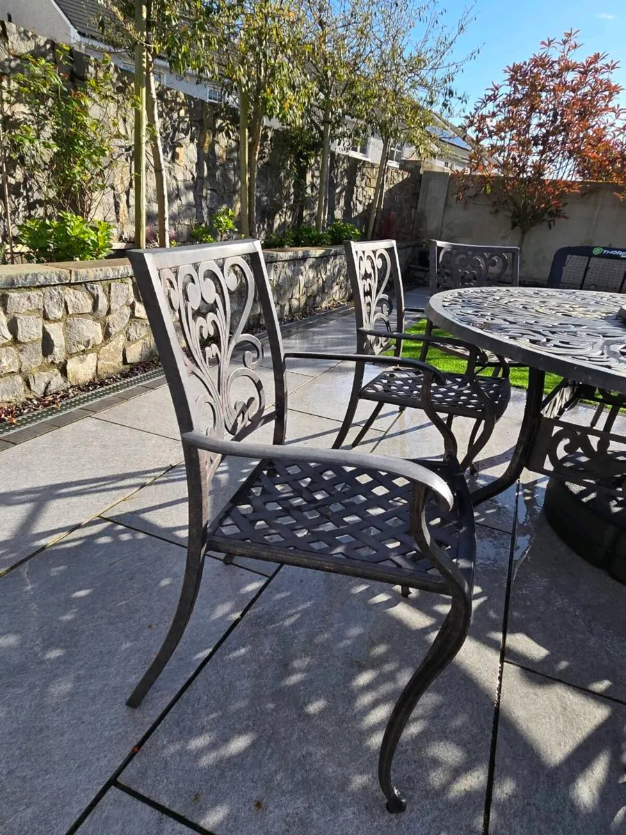 8 seater cast iron patio set - Image 3
