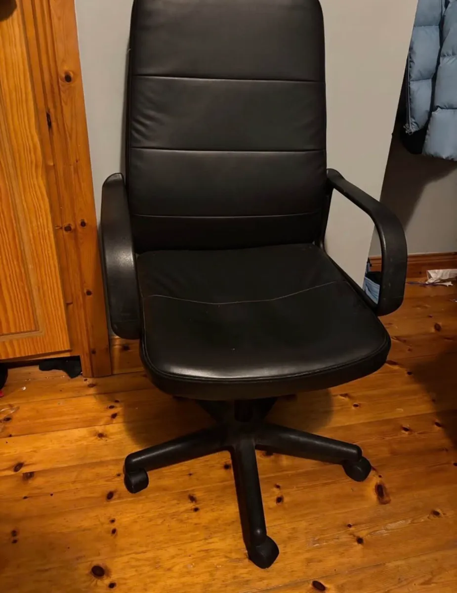 Office chair - Image 1