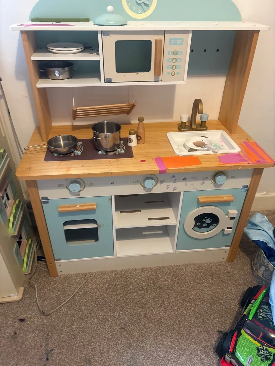 Play kitchen