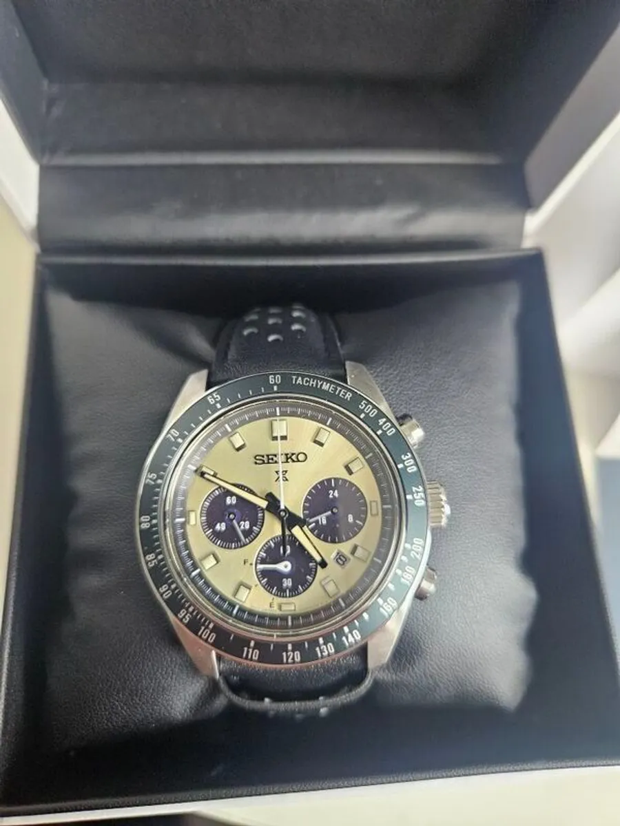 Seiko 5 sport Champagne dial with green bezel - Image 2