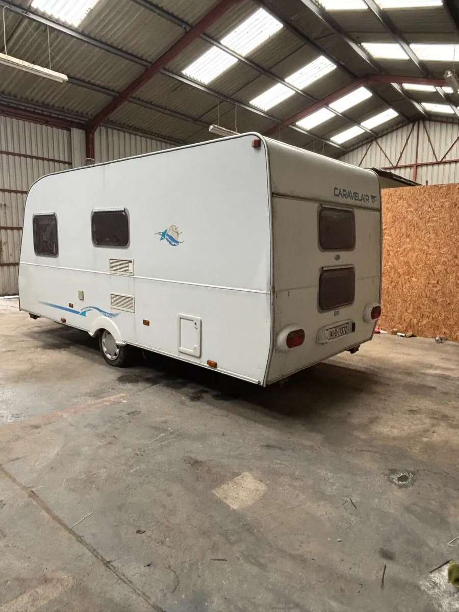 lightweight Caravan with bunkbeds - Image 4