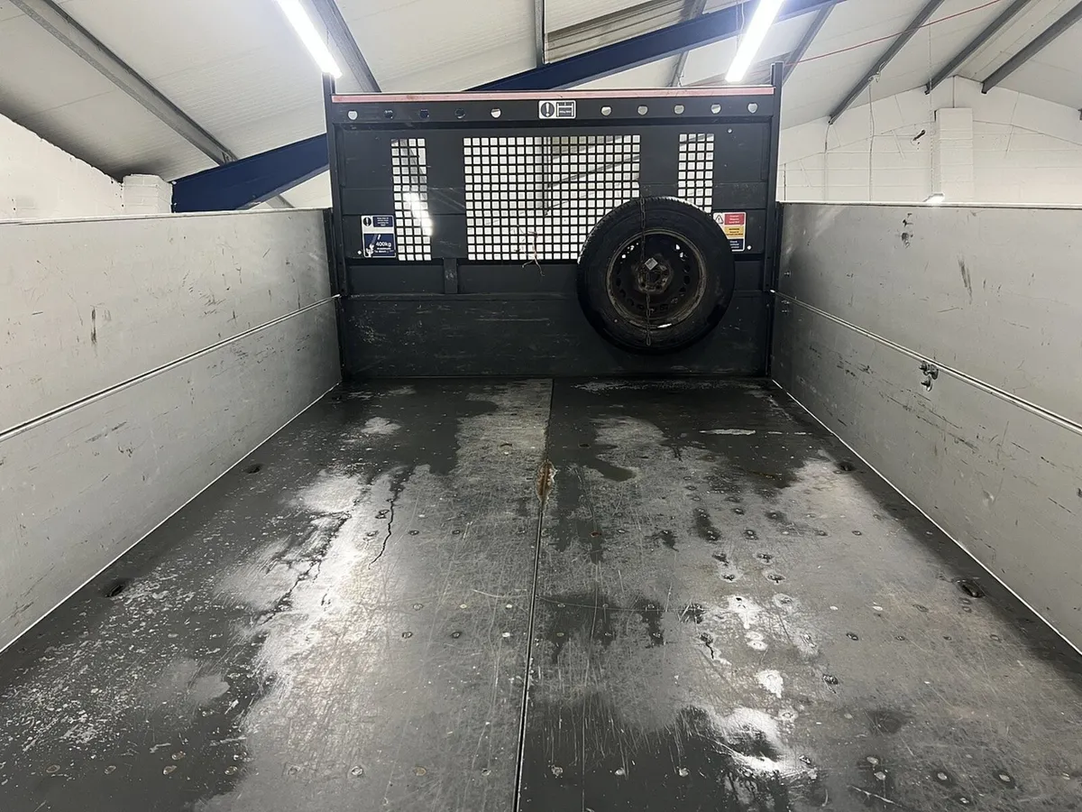 2018 Volkswagen Crafter Tipper Van - Image 2