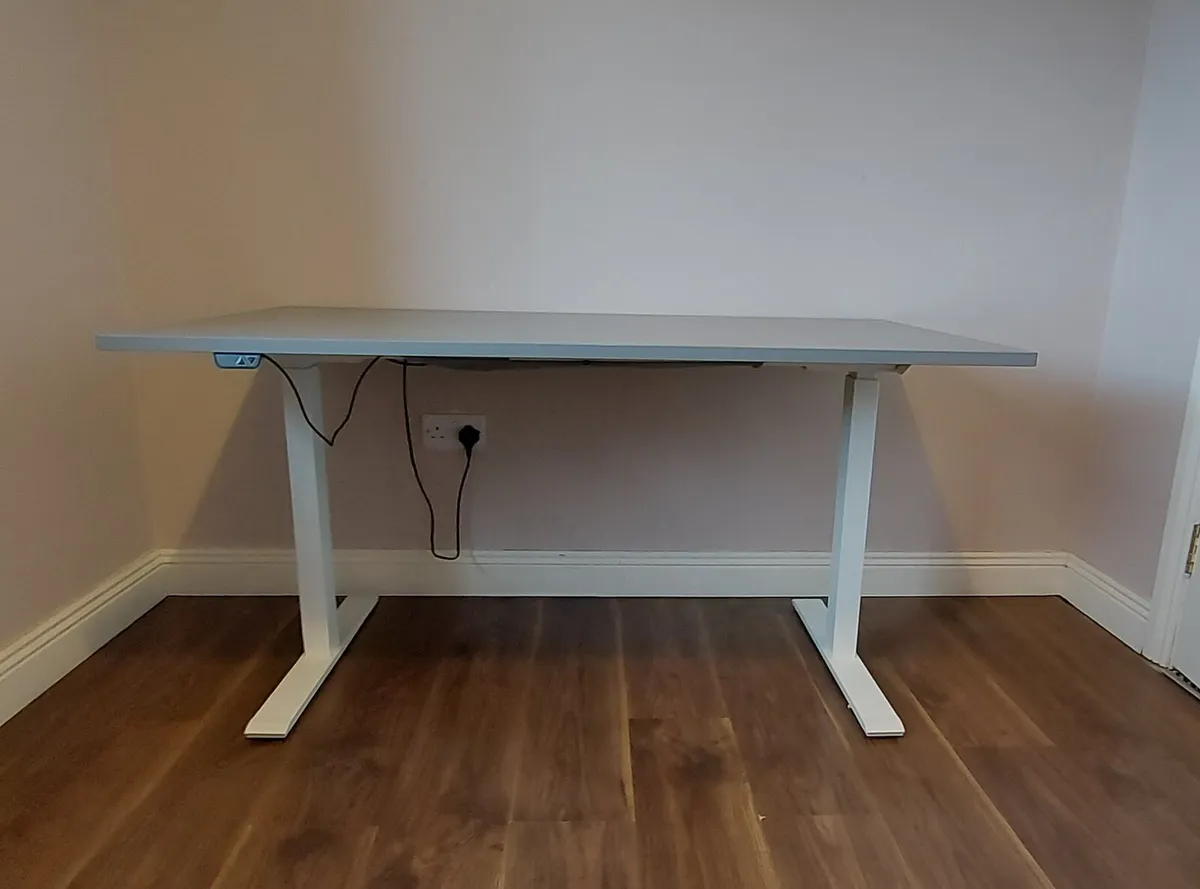 Standing desk - Image 2