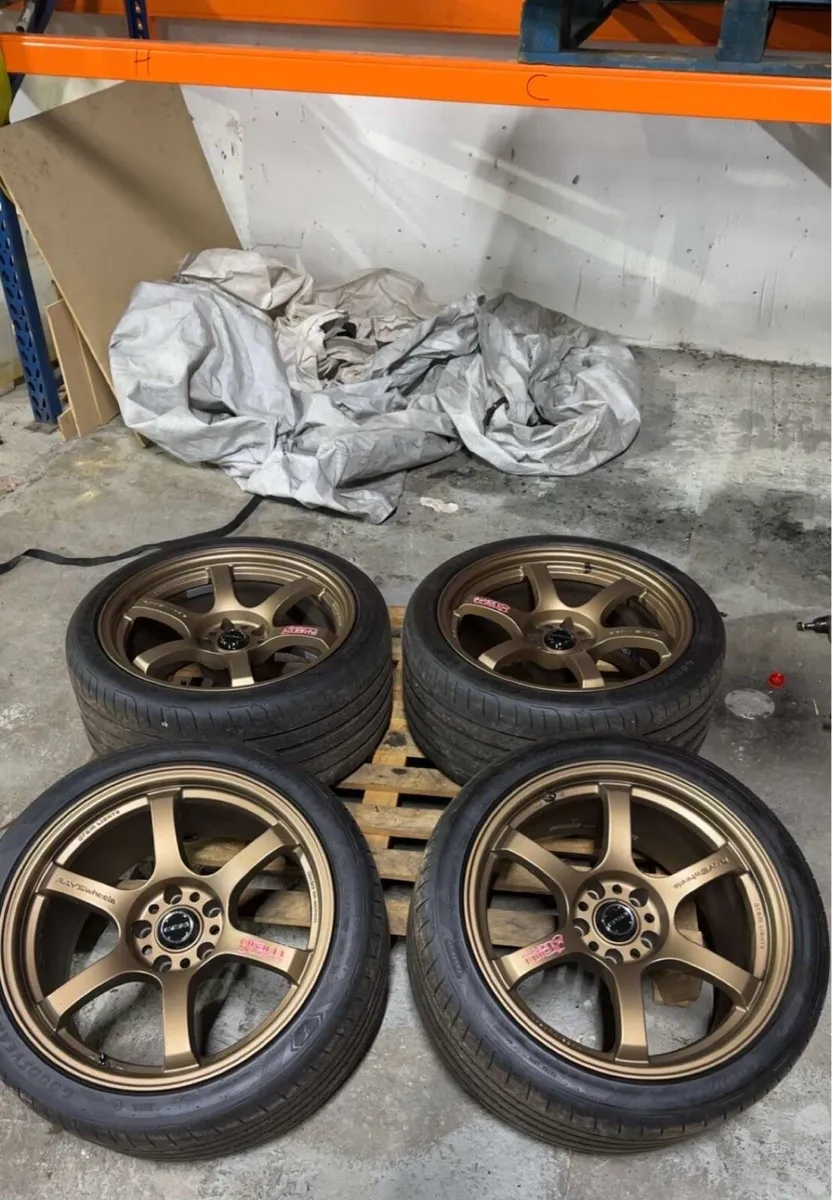 18”Rays Gramlights 57DR Alloys 5X114 - Image 1