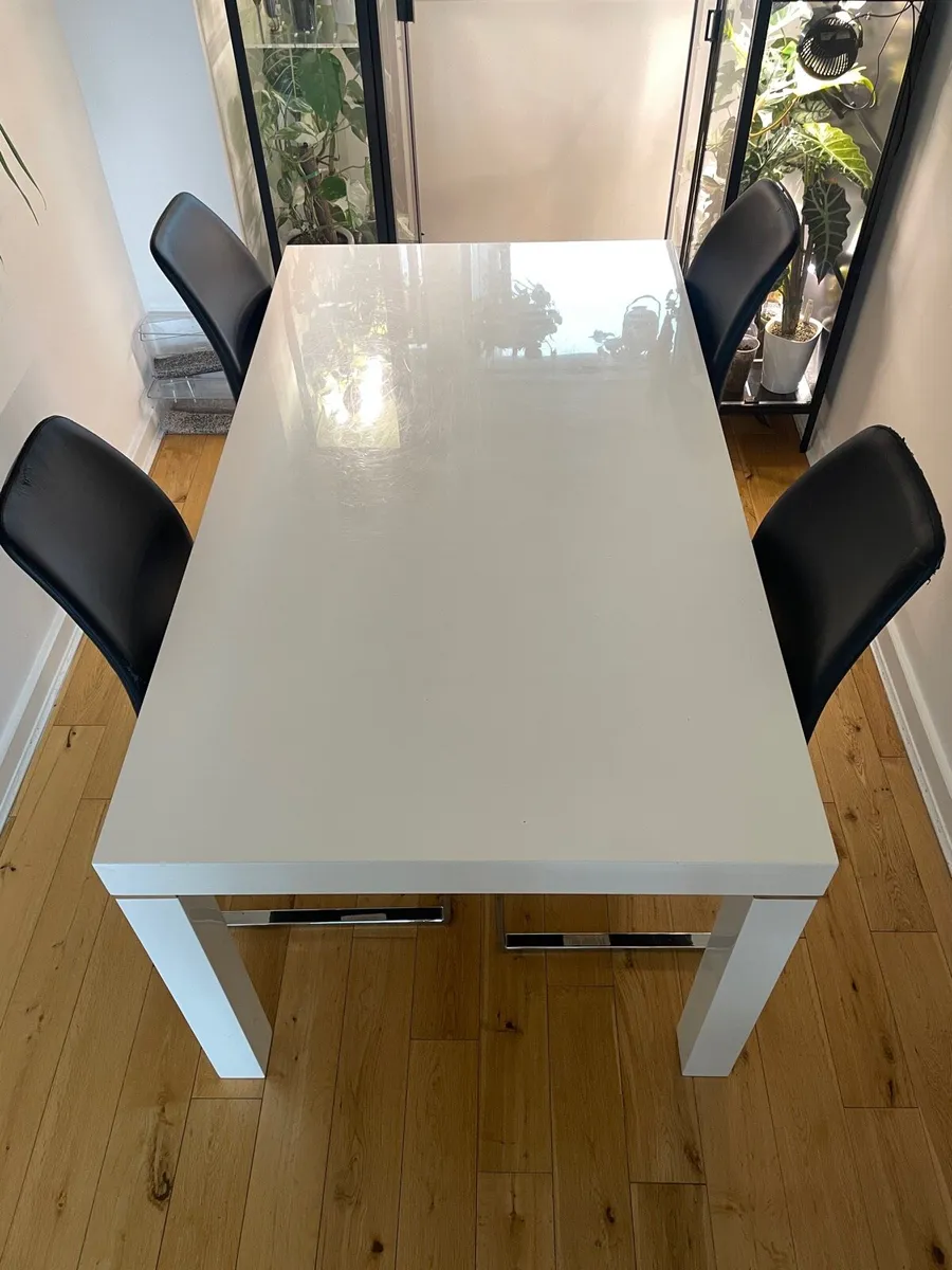 Modern white dining table - Image 1