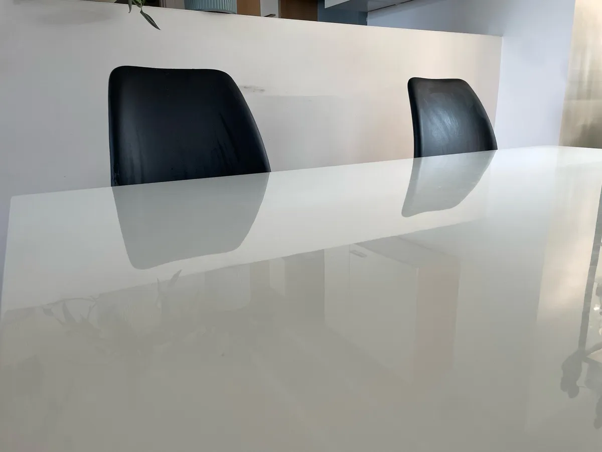 Modern white dining table - Image 2