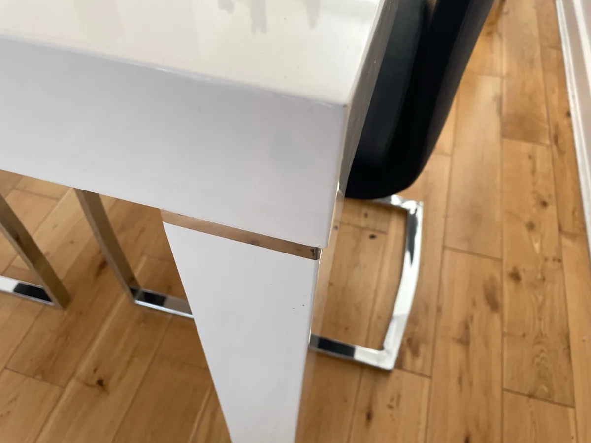Modern white dining table - Image 3