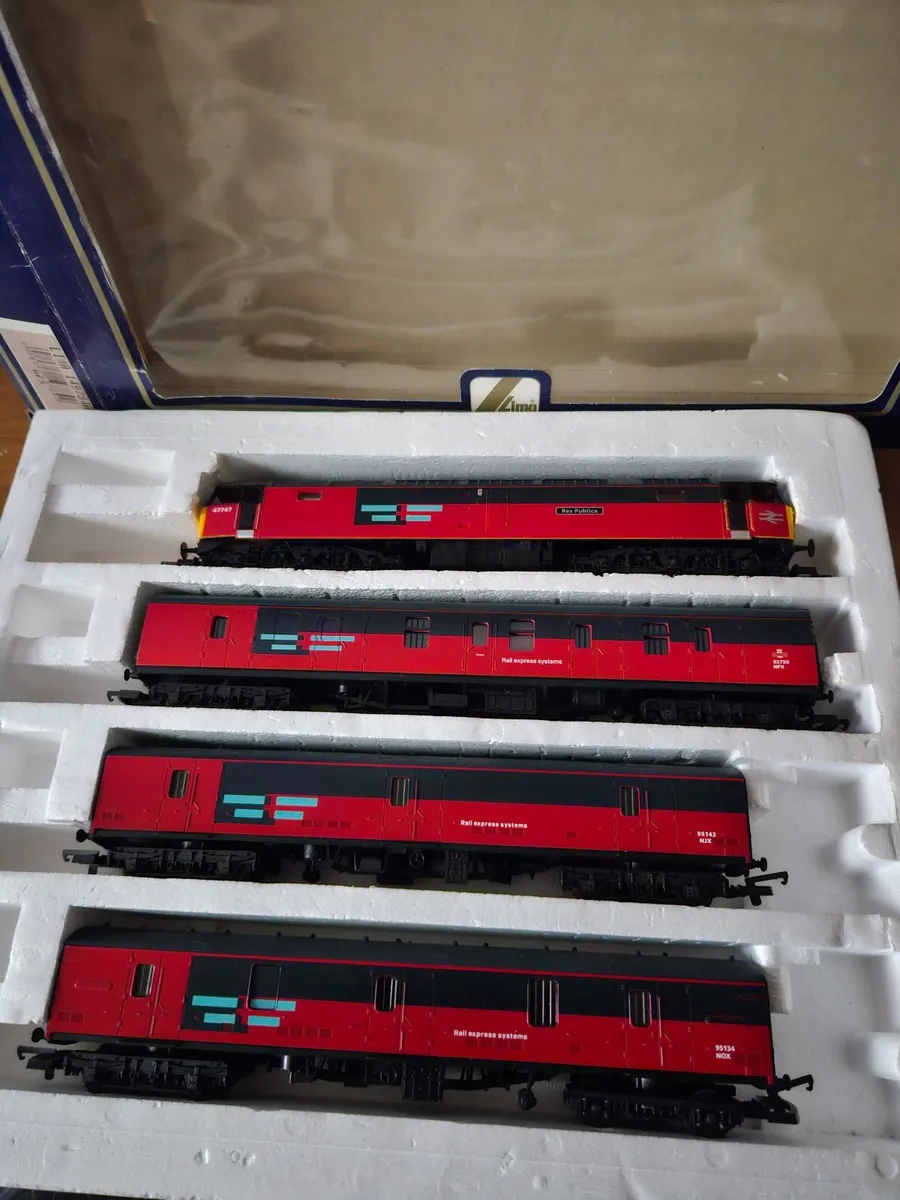 Hornby Lima OO Gauge Train Pack - Image 2