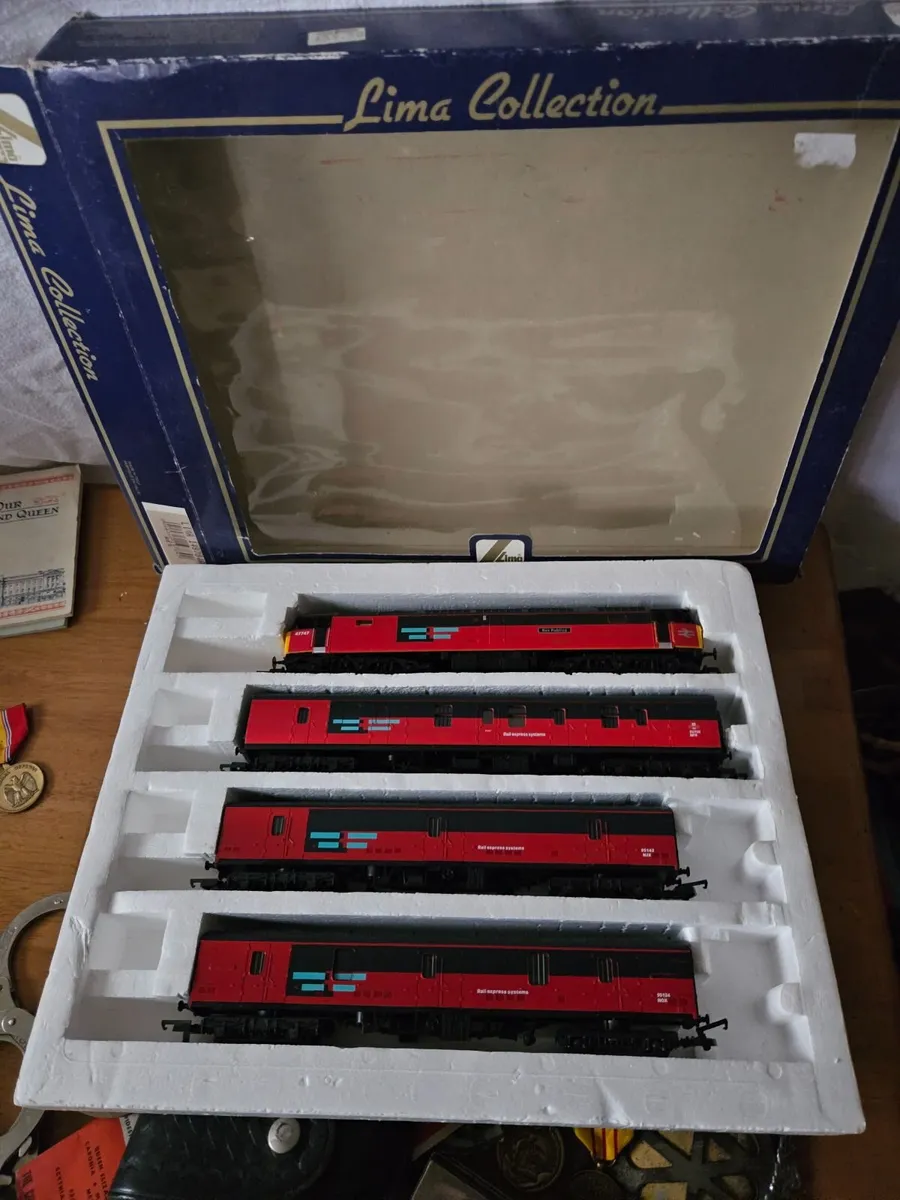 Hornby Lima OO Gauge Train Pack - Image 1