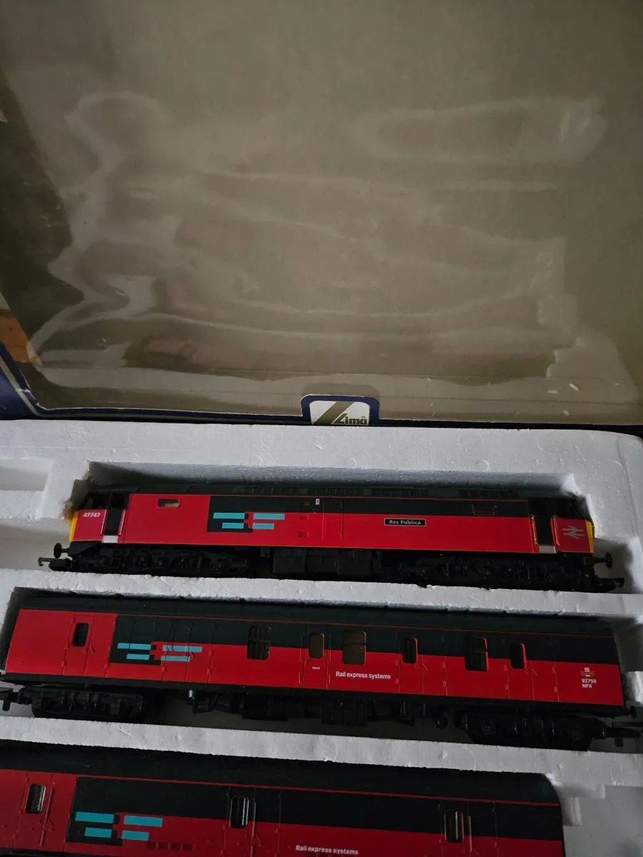 Hornby Lima OO Gauge Train Pack - Image 3