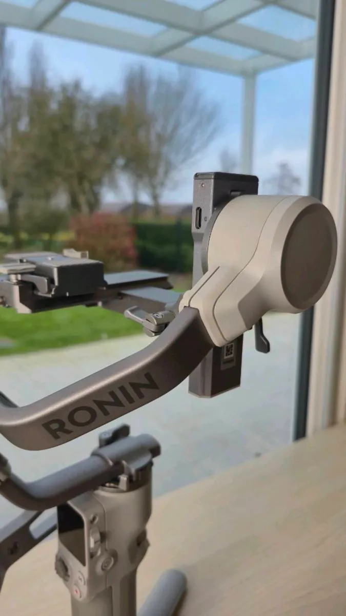 DJI RS4 Mini Combo Gimbal Stabilizer - Image 4
