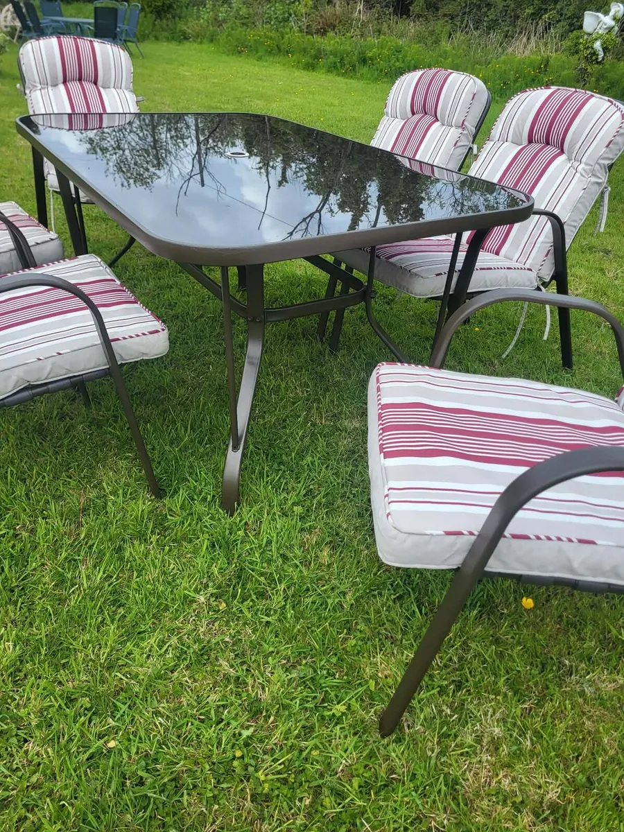 Garden table and chairs - Image 4
