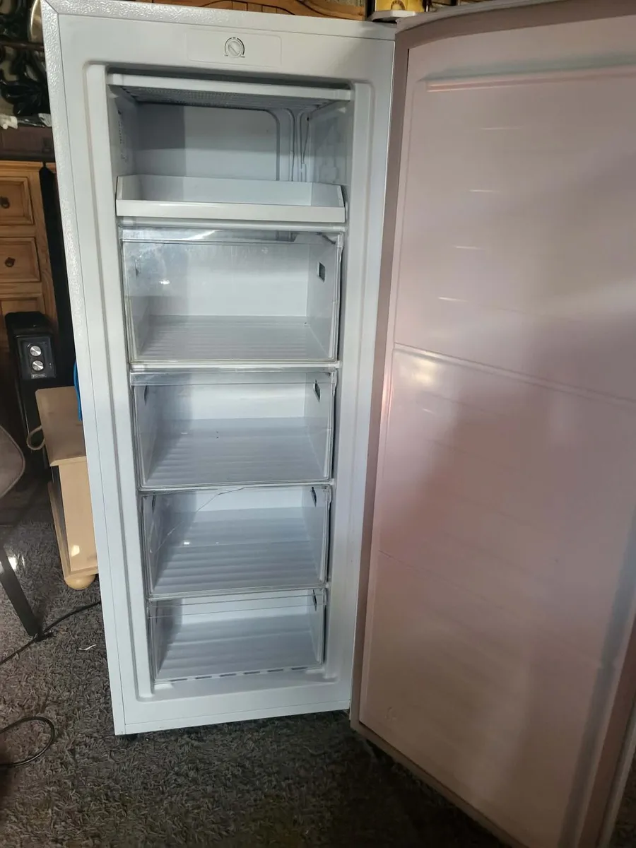 Tall freezer - Image 2
