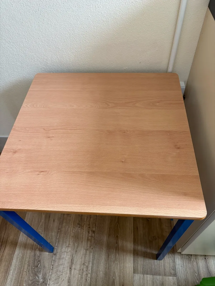Square wooden children table and chairs - Image 1