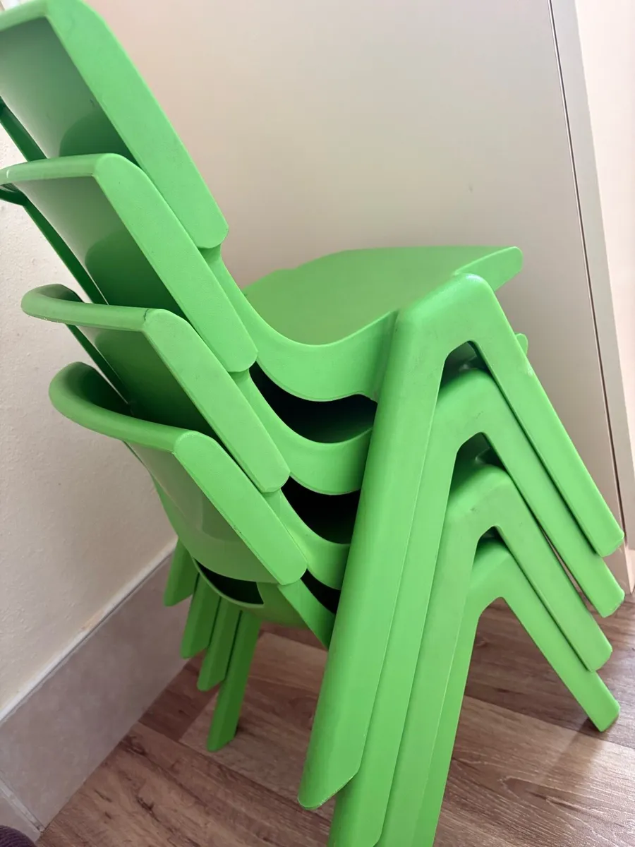 Square wooden children table and chairs - Image 4