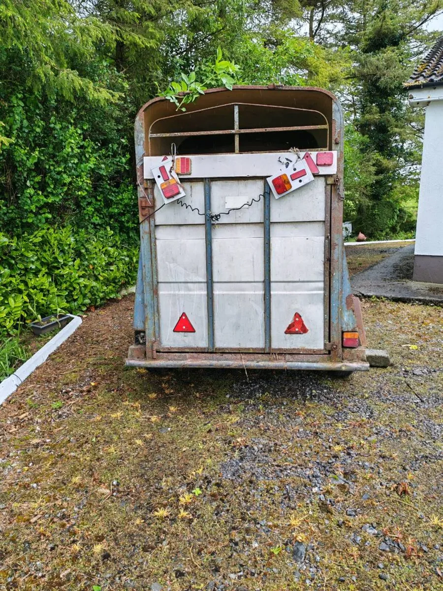 Trailer - Image 1