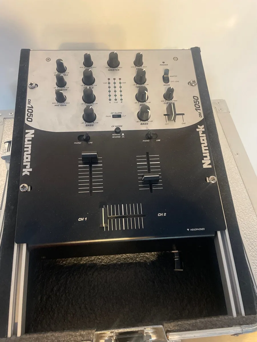 DJ mixer - Image 1