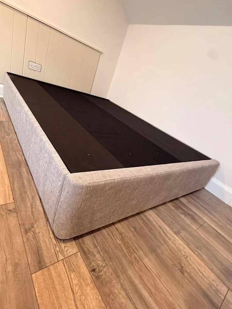 Bed frame - Image 1
