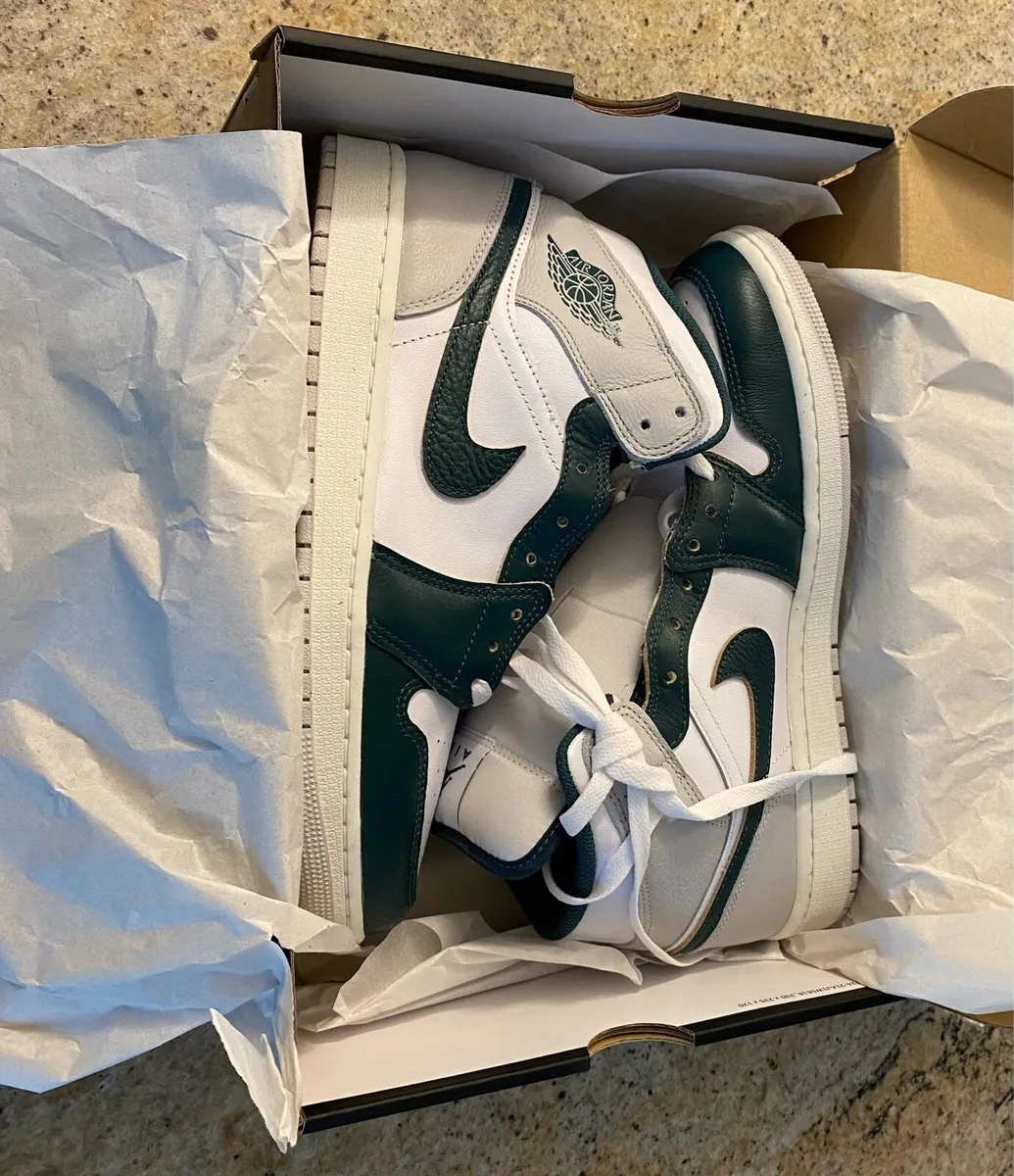 Air Jordan 1 MID SE - Image 4