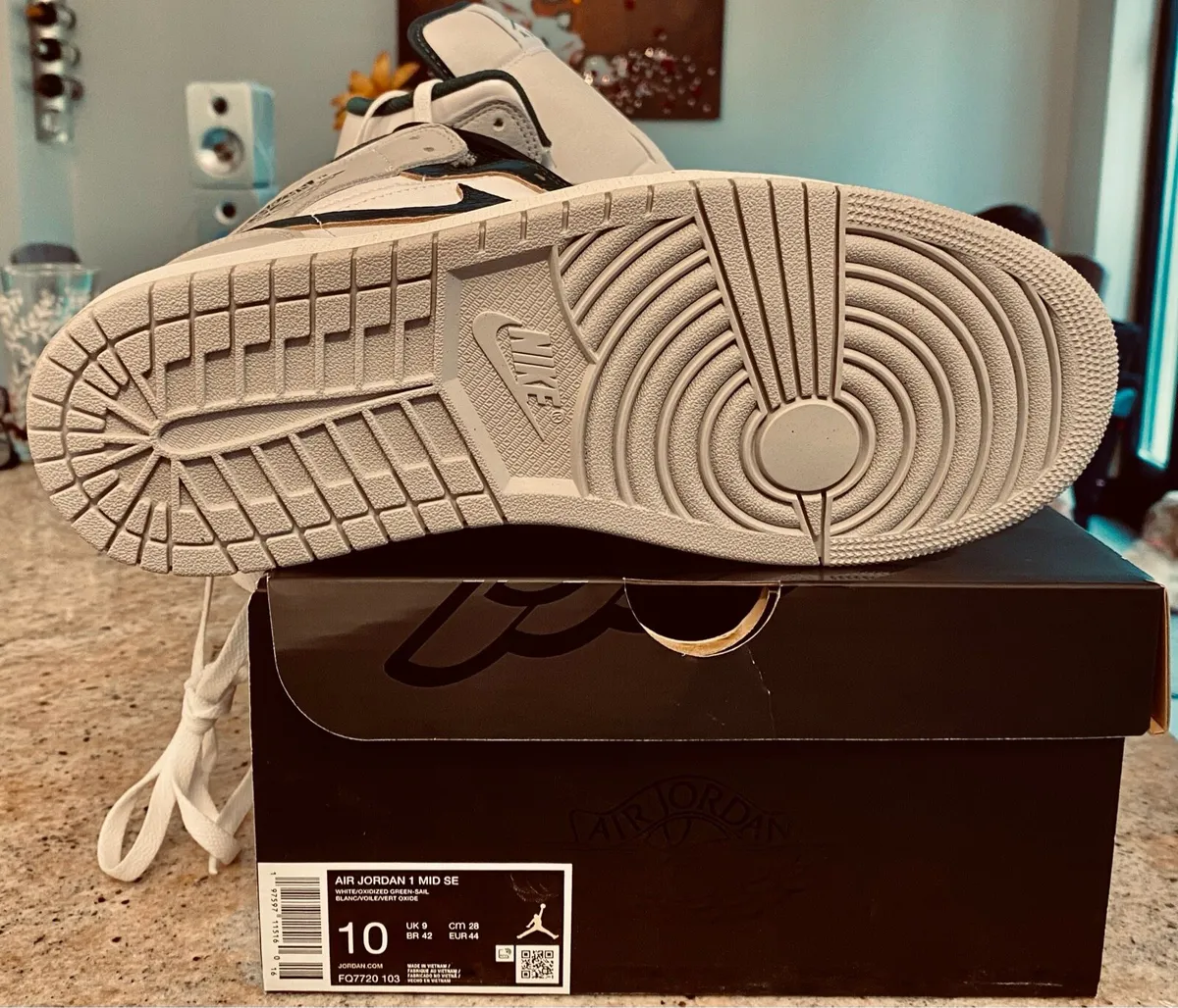 Air Jordan 1 MID SE - Image 2