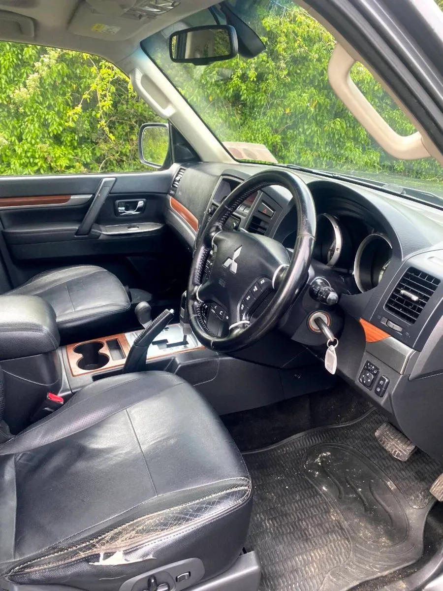 Auto pajero longwheel base taxed+doe - Image 4