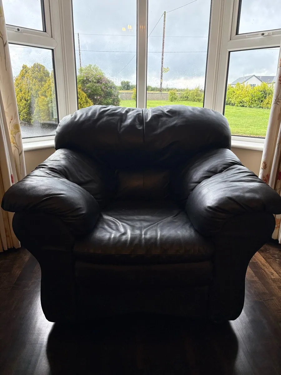 Black leather couch - Image 2
