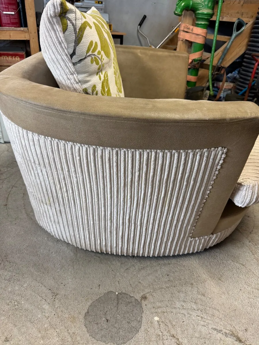 Cuddle chair - Image 2