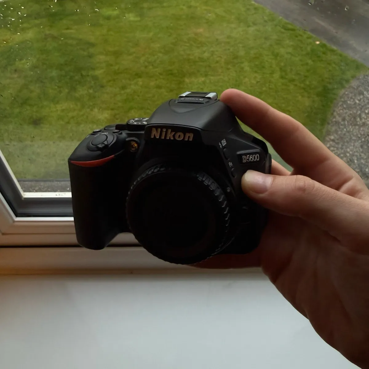 Nikon D5600 DSLR Bundle - Image 2