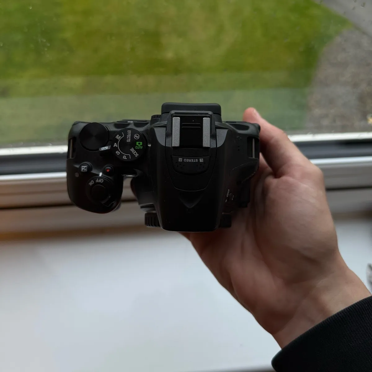Nikon D5600 DSLR Bundle - Image 4