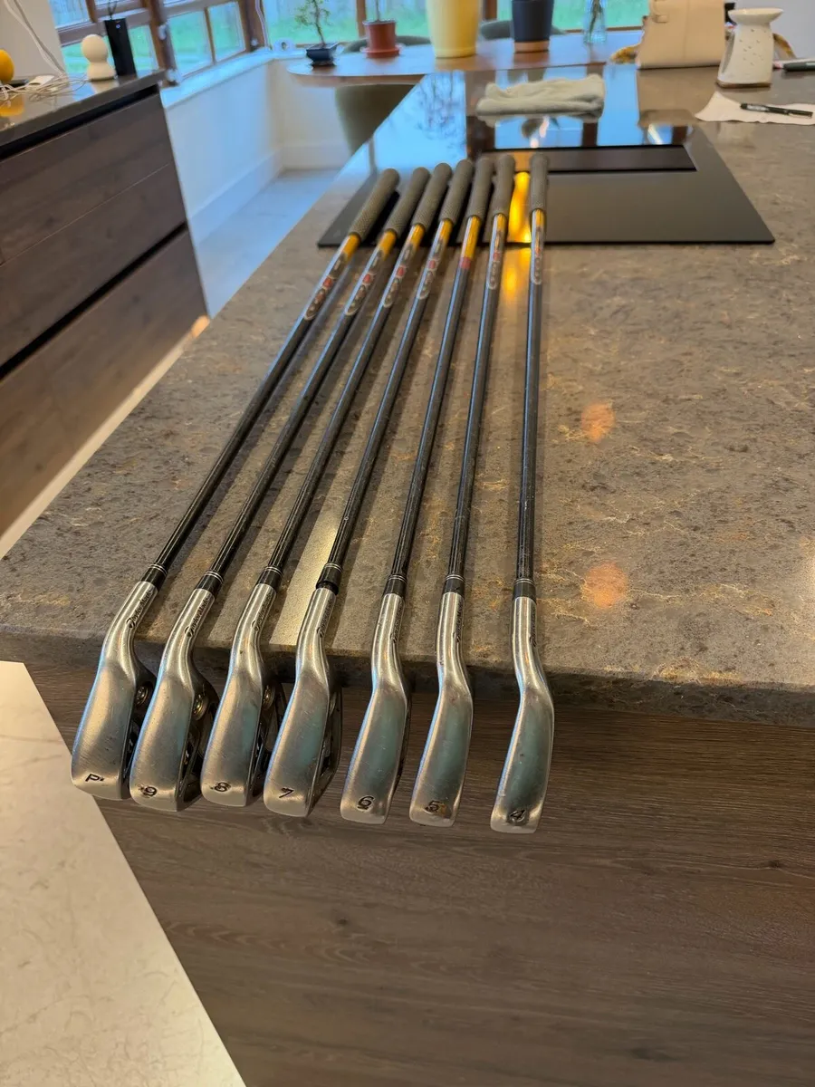 Taylor Made r7 Draw Graphite Shaft Irons - Image 2