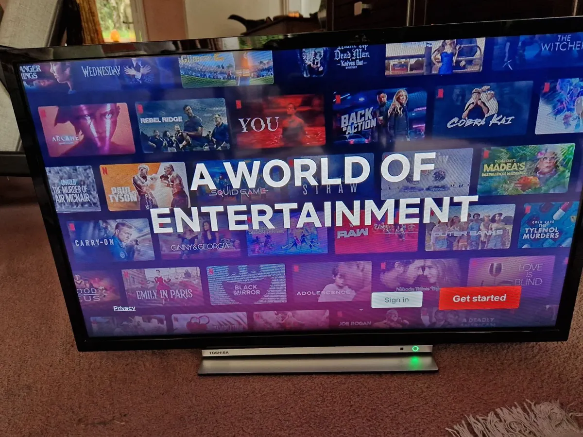 Toshiba 32" Smart TV - Image 1