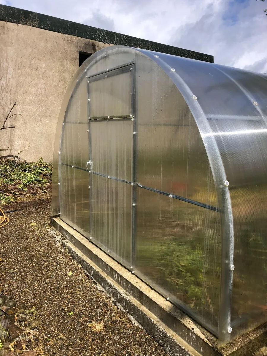 Green house - Image 1