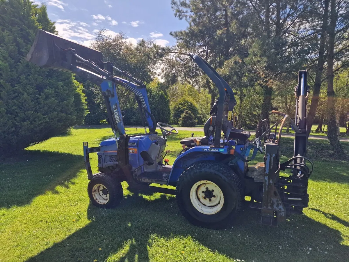 Iseki 34hp Compact Tractor with Backhoe Loader - Image 2