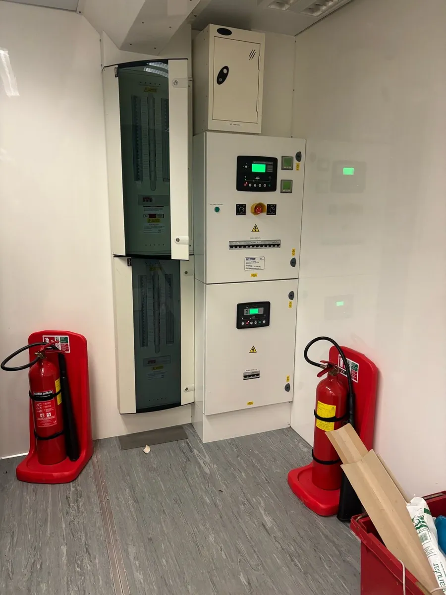 Mobile server and ups room - Image 4